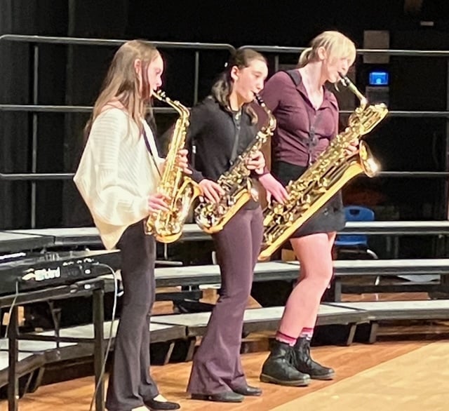 saxes